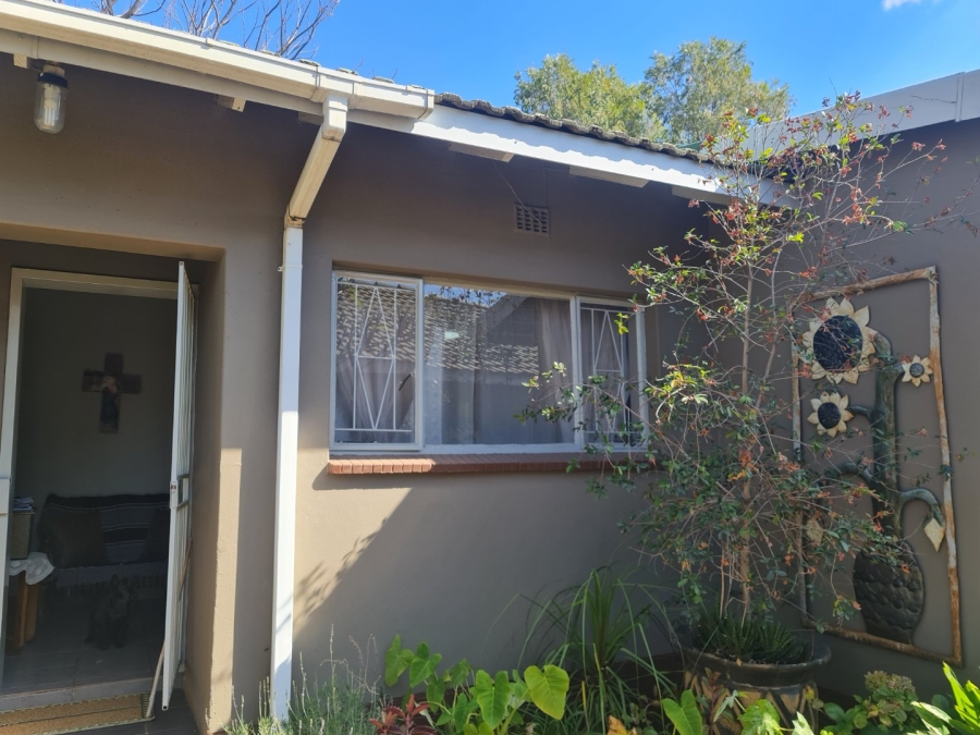 3 Bedroom Property for Sale in Protea Park North West